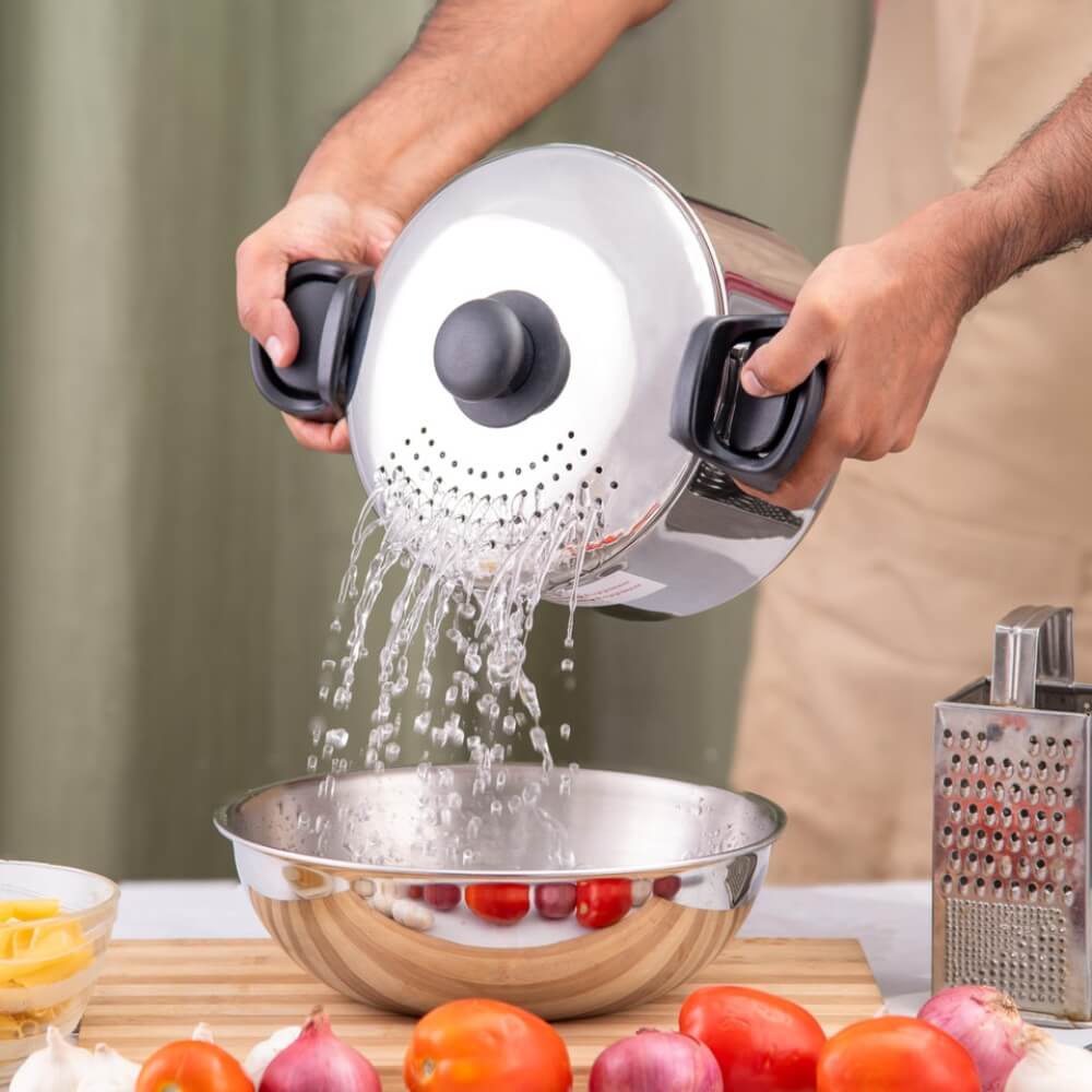 Stainless steel strainer pot